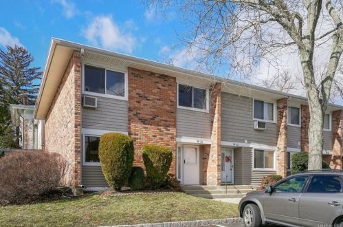 19 Lincoln Pl, Crotonville, NY 10562-5202