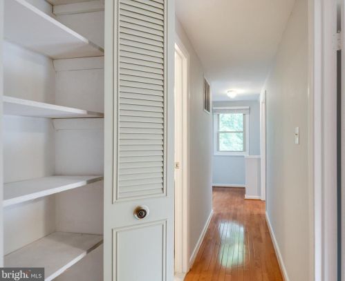 2308 Whitetail Ct, Herndon VA  20191-3018 exterior