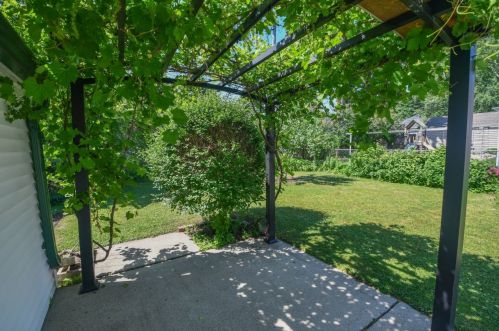 1911 Norwich Ave, Milwaukee WI 53235-4733 exterior