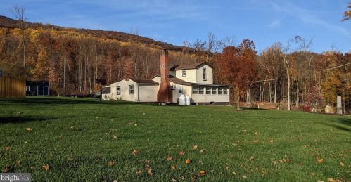 1101 Mountain Rd, Water Gap, PA 17018-9422
