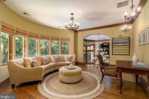 608 Kentland Dr, Great Falls VA  22066-1030 exterior