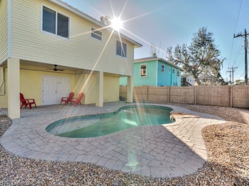 227 Mango St, Fort Myers Beach, FL 33931-3234