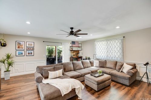 5719 Pennswood Ave, Lakewood CA  90712-1819 exterior