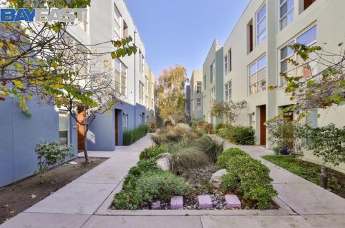 48 Glashaus Loop, Oakland, CA 94608-1297