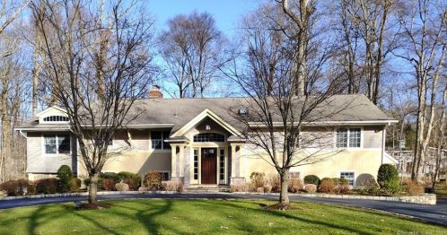 118 Dogwood Ct, Stamford, CT 06903-4511