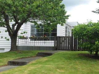 1911 107th St, Seattle, WA 98125-6521