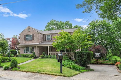 181 Penhurst Dr, Pittsburgh, PA 15235-5318