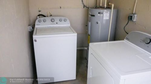 594 5 St, West Palm Beach FL  33404-7402 exterior