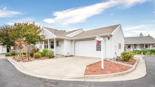 1755 Eardley Ave, Santa Rosa, CA 95401-4589
