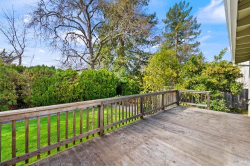 527 San Juan St, Santa Rosa CA  95409-2802 exterior