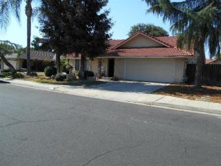 2483 Beverly Ave, Clovis CA  93611-5910 exterior