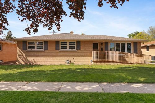 2408 24th St, Kenosha, WI 53140-1724