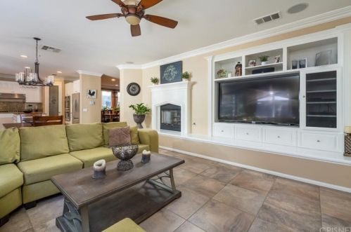 29236 Discovery Ridge Dr, Santa Clarita CA  91390-5761 exterior