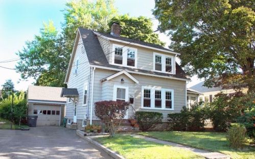 344 Cedar St, Dedham MA  02026-3724 exterior