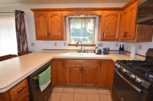 2083 Meadow Heights Trl, Green Bay, WI 54313-4039