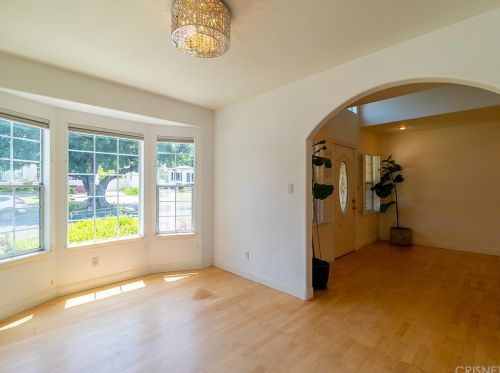 17935 Rosita St, Van Nuys CA 91316-4217 exterior