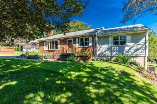 15 Valley View Rd, Upper Stepney, CT 06468-2036