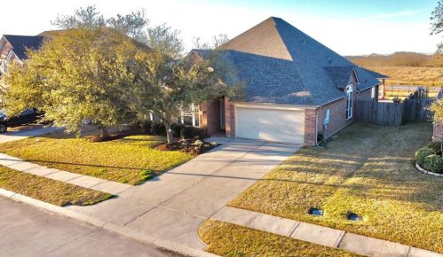 706 Laughing Gull Ln, Texas City, TX 77590-2011