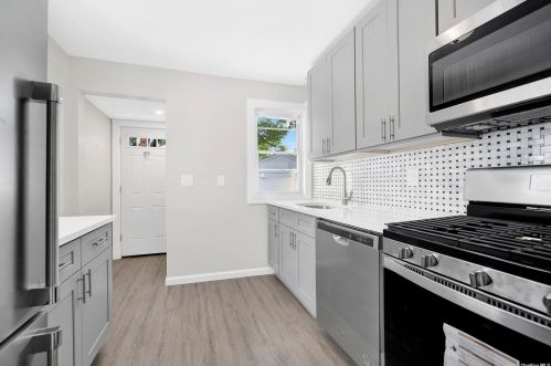 92-45 76th St, Jamaica, NY 11421-1001