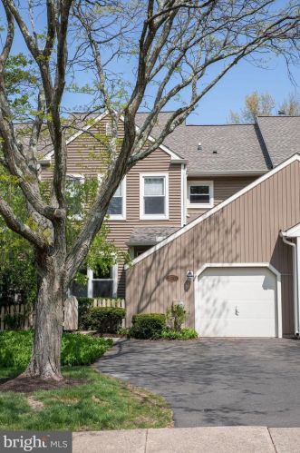 1570 Hummingbird Ct, Yardley, PA 19067-5751