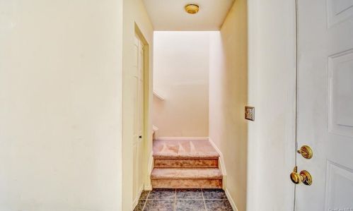 12 Durham Ct, Middletown, NY 10940-2129