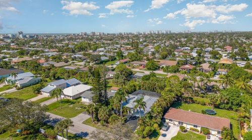 657 91 Ave, Naples FL 34108-2424 exterior