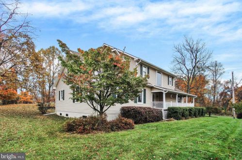 520 Water St, Charnita, PA 17320-9219