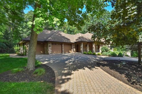 2920 Parkwood Dr, Green Bay, WI 54313-4391