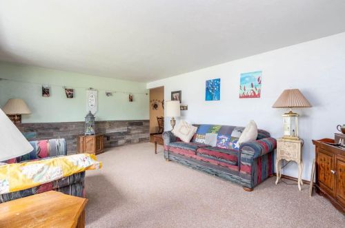 3284 Meadow Cir, Green Bay, WI 54311-6800