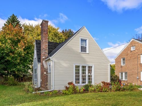 1108 8th St, Manitowoc, WI 54220-2818