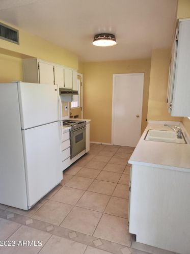 10313 Prairie Hills Cir, Sun City, AZ 85351-1947