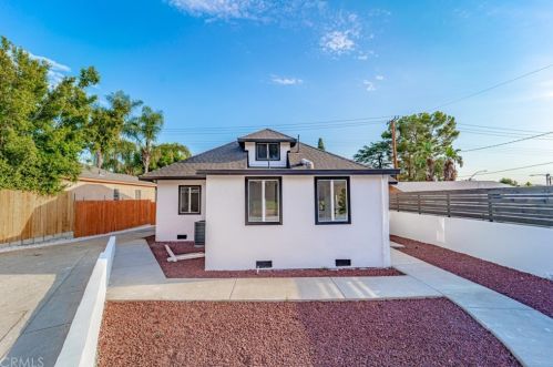 137 Altadena Dr, Altadena CA  91001-5104 exterior