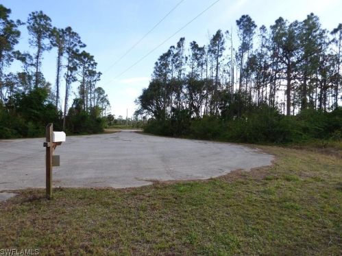 102 Orkney Ct, Lehigh Acres, FL 33974-9576
