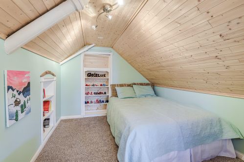 2526 Bartlett Ave, Milwaukee WI 53211-3952 exterior