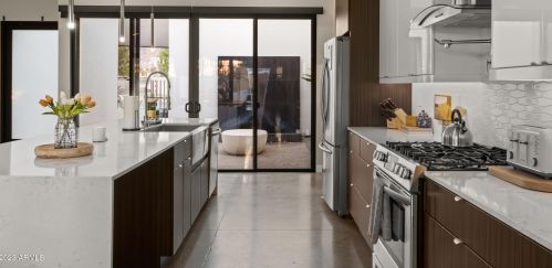 6846 13th Pl, Phoenix AZ  85014-1120 exterior