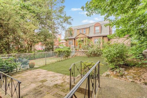 453 256th St, Bronx, NY 10471-2413
