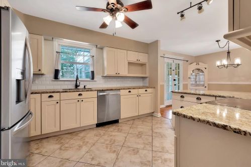 2008 Longcome Dr, Wilmington, DE 19810-3863