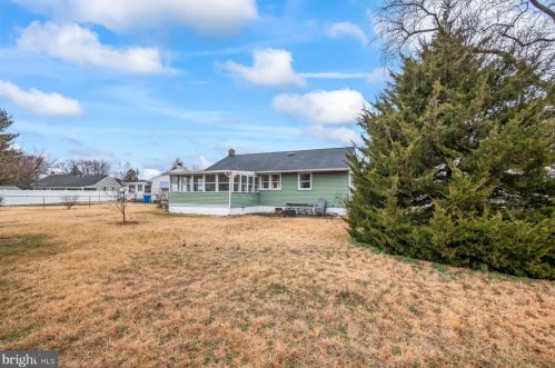 306 Veterans Dr, Palmyra NJ  08065-2319 exterior