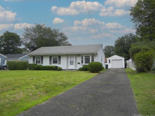 23 Snow Crystal Ln, Stamford, CT 06905-1816