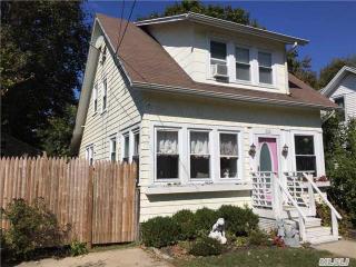 322 Monsell Pl, Greenport, NY 11944-1229