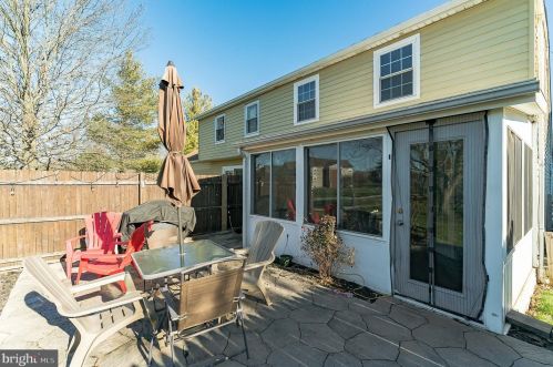 527 Spring Hill Dr, Harleysville PA  19438-2242 exterior