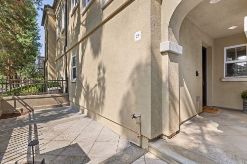 29 Via Amanti, Newport Beach CA  92657-1126 exterior