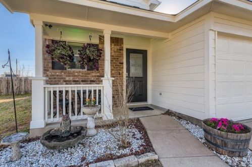 2528 Elara Dr, Austin TX  78725-1773 exterior