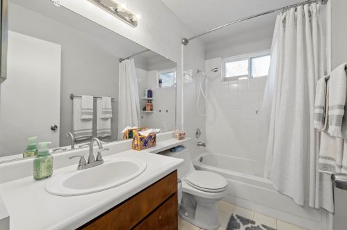 9271 Briles Ct, Elk Grove CA  95624-2451 exterior