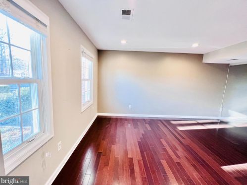 7704 Lemoyne Ln, Springfield VA  22153-3429 exterior