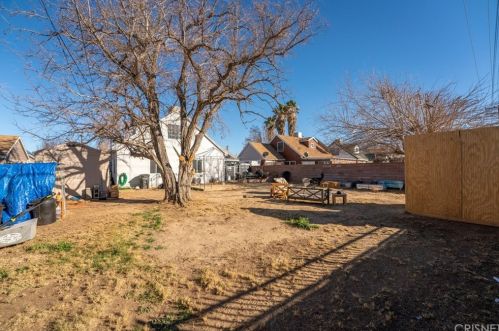 44327 Heaton Ave, Lancaster CA 93534-4337 exterior