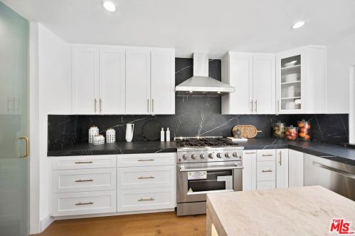 22551 Jameson Dr, Calabasas CA  91302-5854 exterior