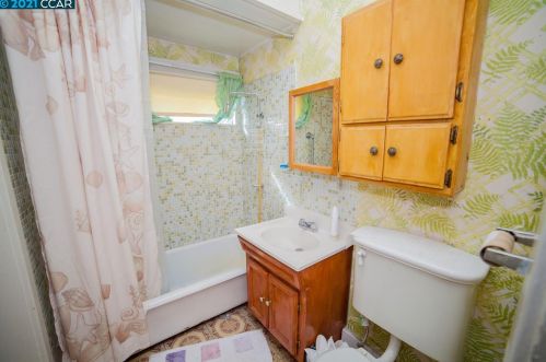 1523 28th Ave, Oakland CA  94601-1633 exterior