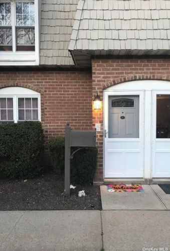 175 Main Ave, Wheatley Heights NY  11798-2100 exterior