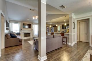 1633 Bridgecrest Dr, Antioch, TN 37013-1927